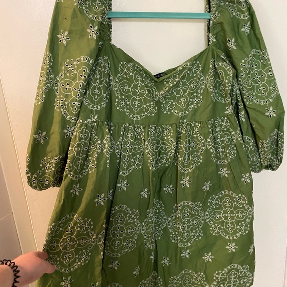 Green embroidered dress - Picture 4 of 7